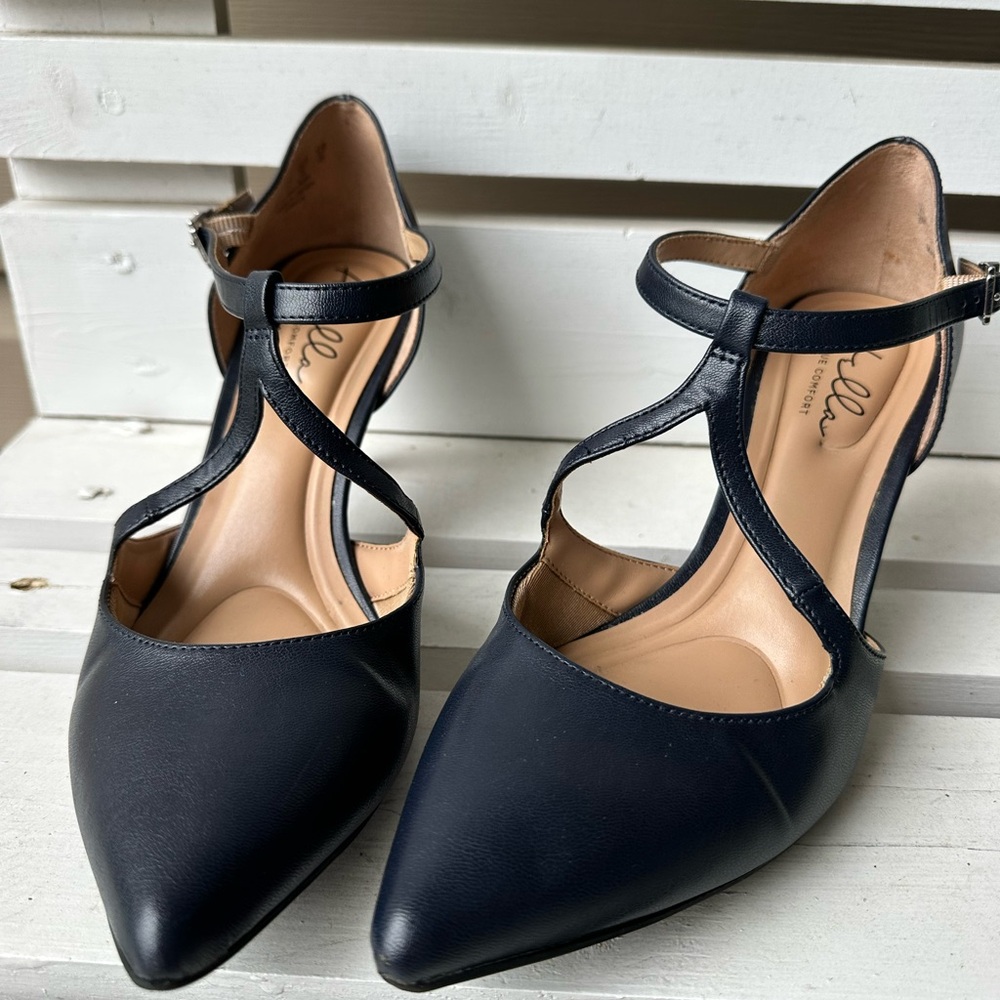 NIB Navy leather heels Abella size 9 - Picture 3 of 6